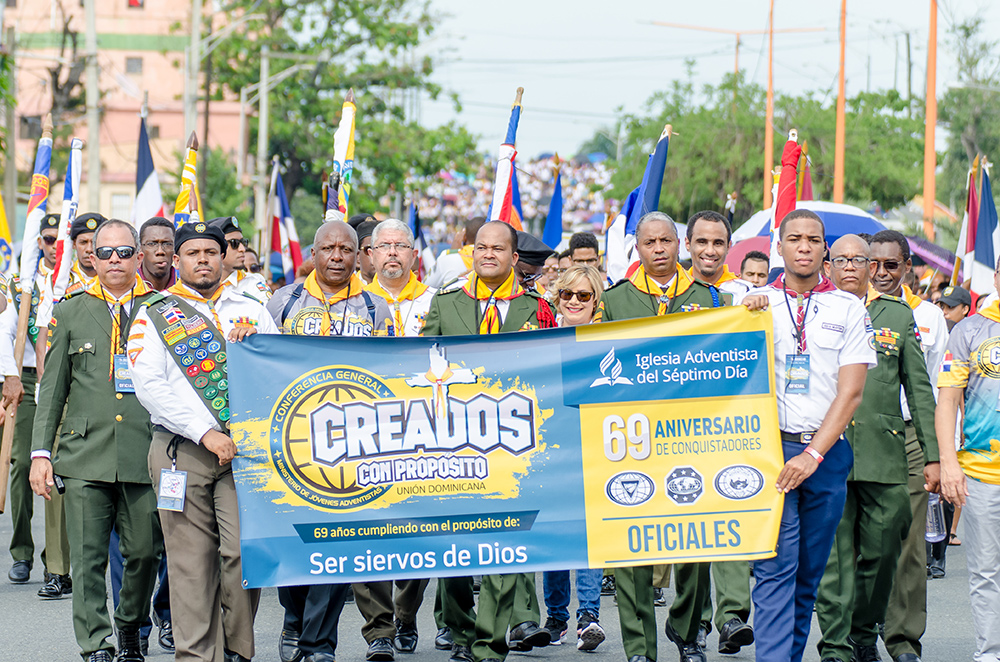 Miles marchan en República Dominicana para celebrar el Día Mundial de los  Conquistadores - Iglesia Adventista del Séptimo Día - División  Interamericana