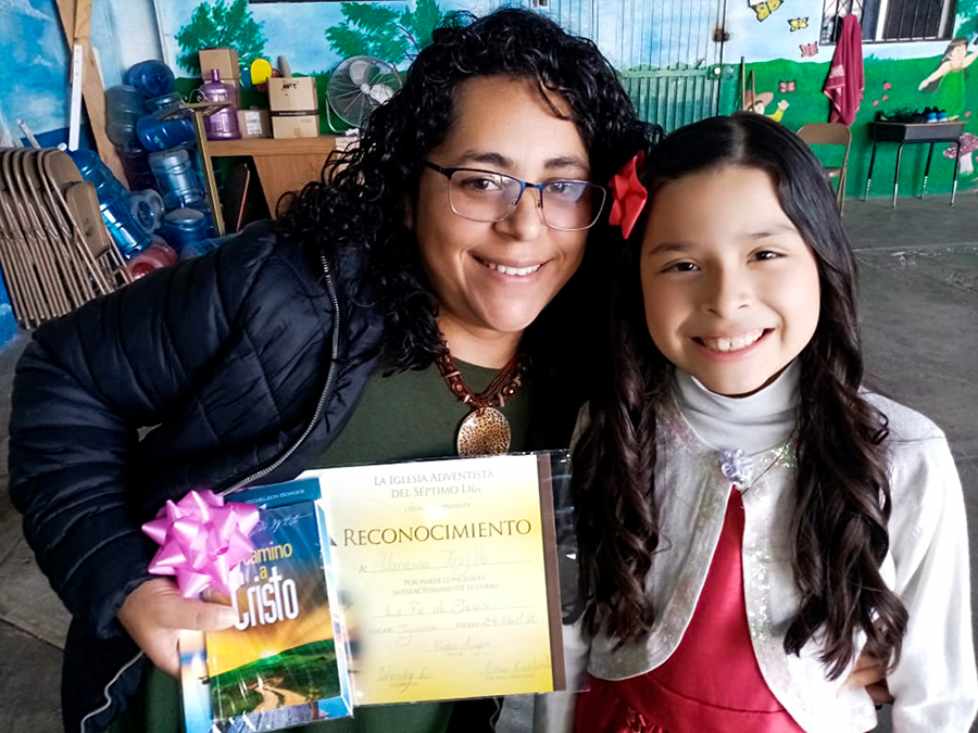 In Mexico, 9-Year-Old Girl Shows that No One Is Too Young to Do Evangelism  - Seventh-day Adventist Church - Inter-American Division