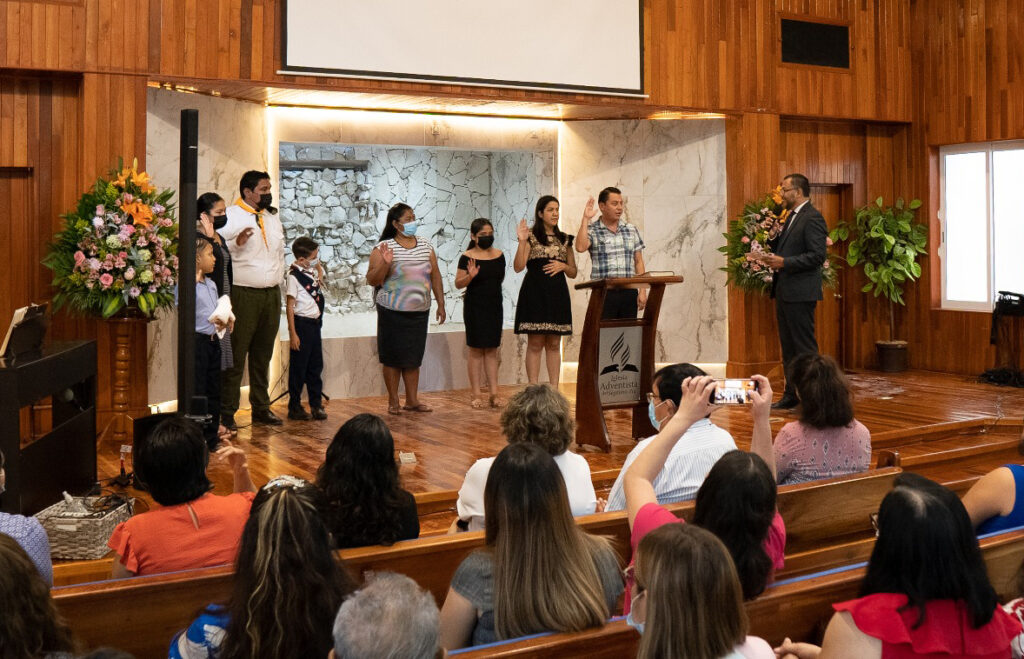 Miles se unen a la Iglesia Adventista en Interamérica en el cierre de las  celebraciones del centenario - Iglesia Adventista del Séptimo Día -  División Interamericana