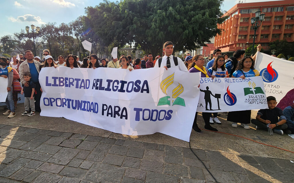 Cientos de adventistas marchan por la libertad religiosa en Ciudad de  Guatemala - Iglesia Adventista del Séptimo Día - División Interamericana