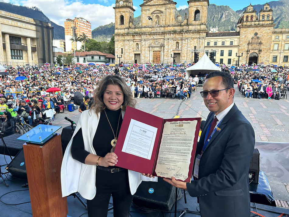 En Colombia, senadora entrega reconocimiento especial a la Iglesia  Adventista - Iglesia Adventista del Séptimo Día - División Interamericana