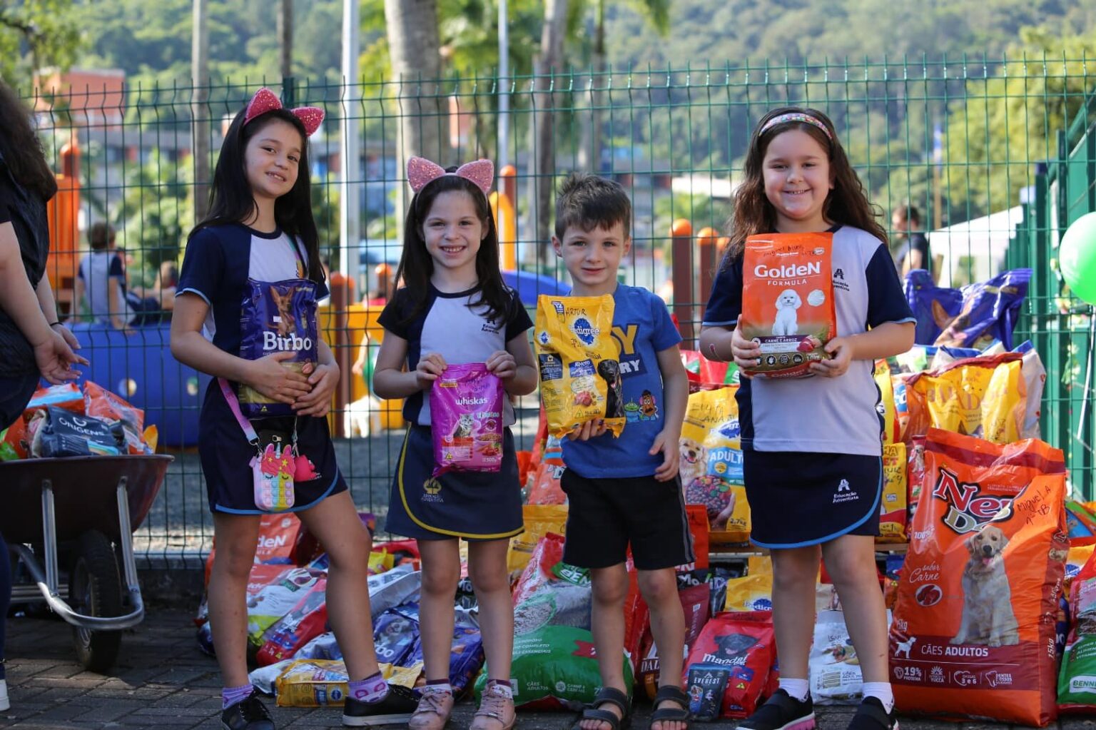In Brazil, Adventist School Students Donate Pet Food to NGOs Seventh