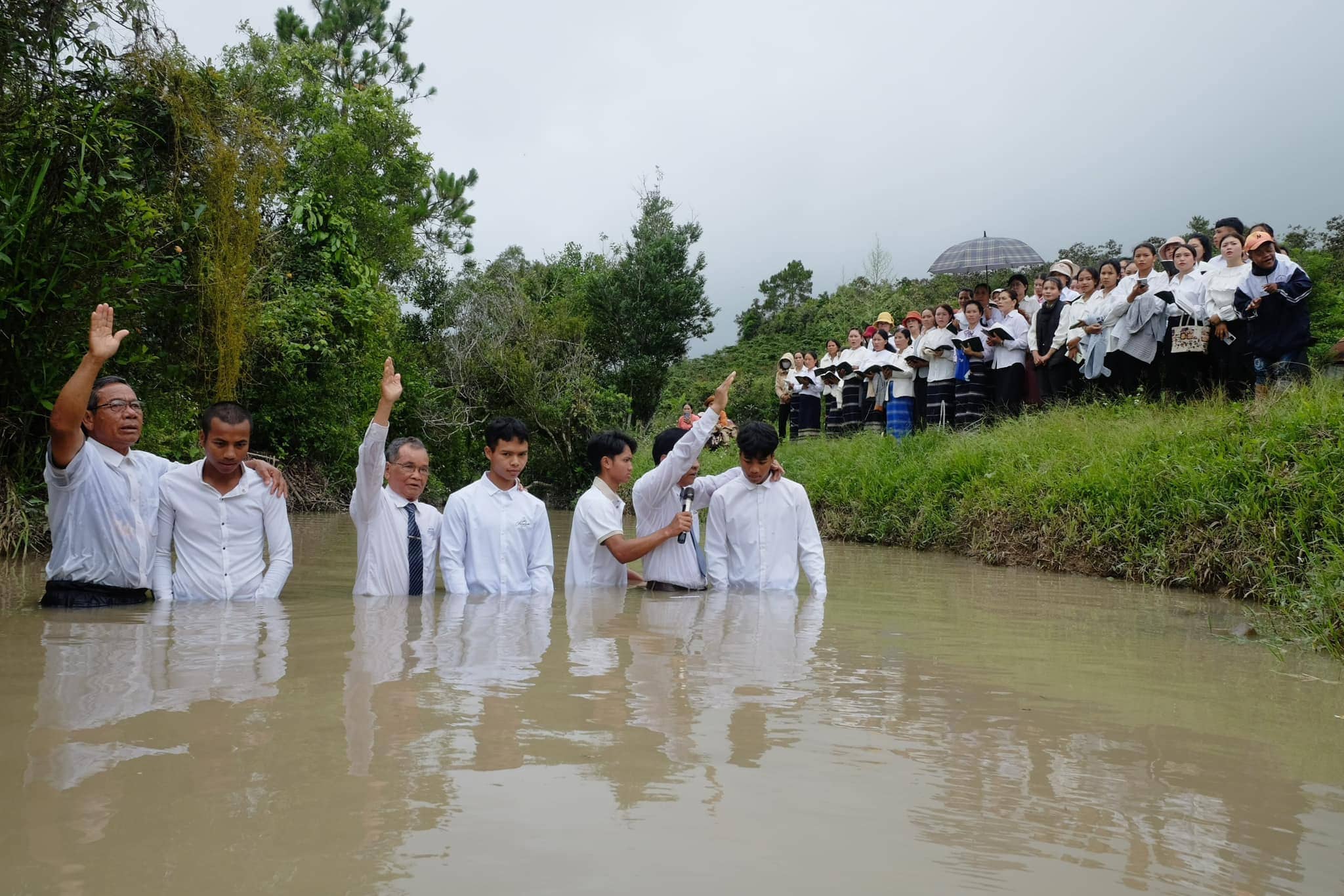 Adventists in Vietnam Celebrate Hundreds of Baptisms Seventhday Adventist Church Inter